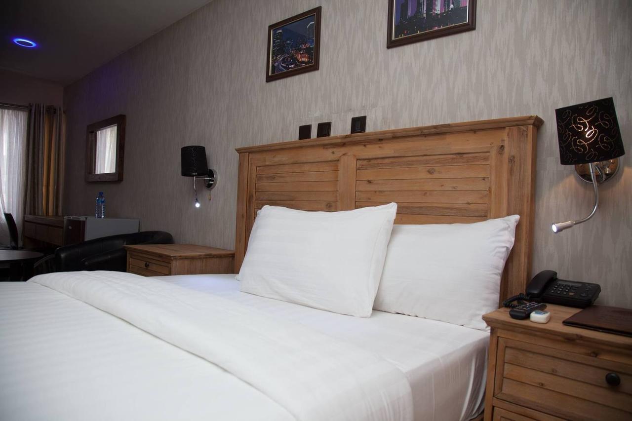 Villa Toscana Hotel And Suits Lagos Buitenkant foto